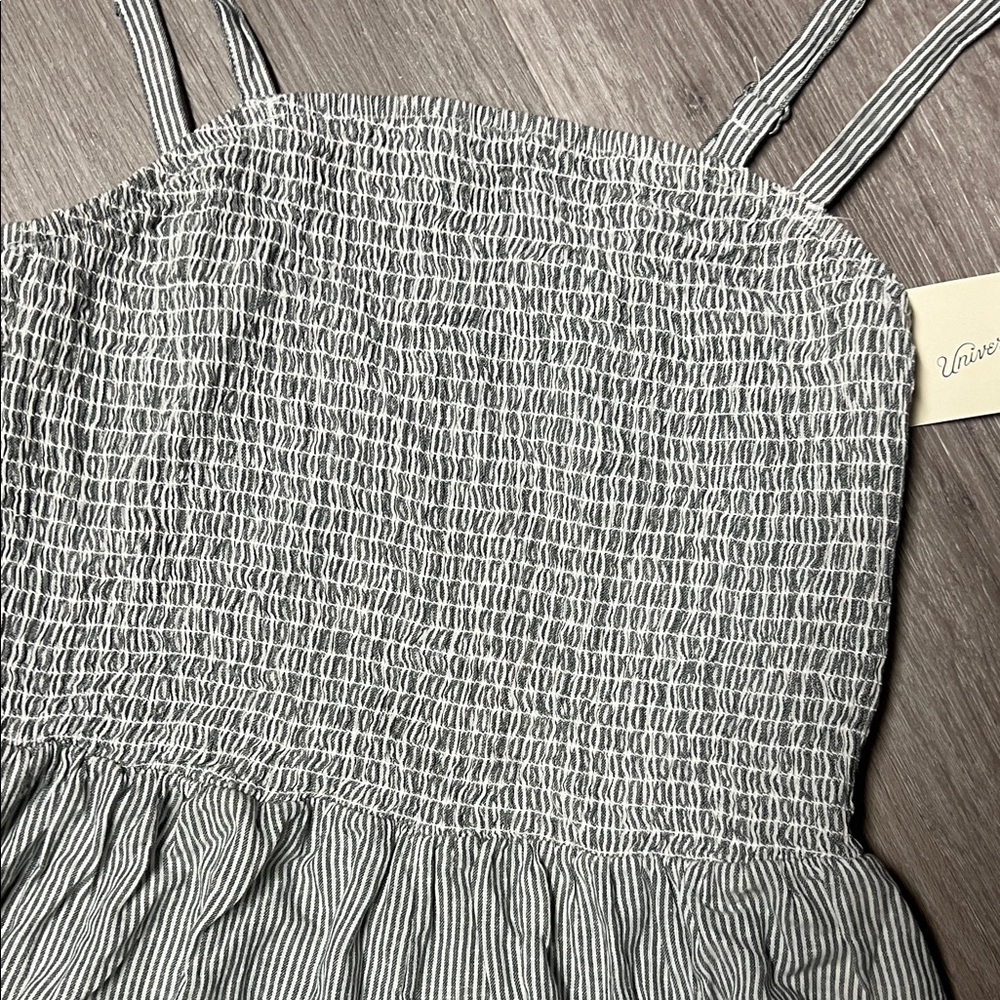 Universal Thread Gray Smocked Pocket Romper size Small - Picture 3 of 7